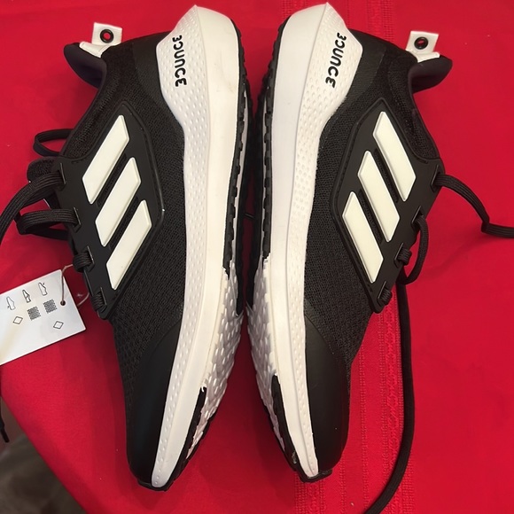 Adidas Bounce Boys shoes size 4 - Picture 4 of 4